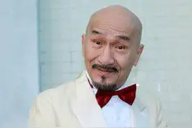 72岁“光头神探”麦嘉和老婆、孩子近照图片