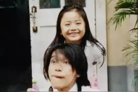 周星驰《功夫》罕见工作照，拍摄现场趣事不断！图片