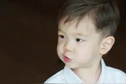 嗯哼见到这么大东西，表示吓死本萌宝了！图片