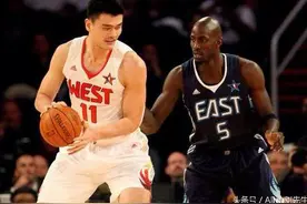 都说姚明防守差，那么哪些人可以在和姚明对位中拿到场均20+？图片