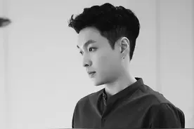 张艺兴，酒窝、侧颜，暴击就是这么简单图片