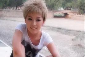 吴京老婆谢楠黄色短发旧照曝光图片