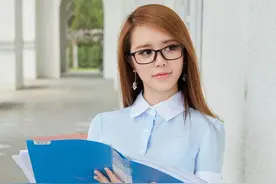 国内白领秘书若兮标准身材丝袜顶级诱惑写真图片