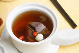 孕妇产后补品——莲子猪心汤图片