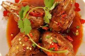 四川名小吃——麻辣兔头图片