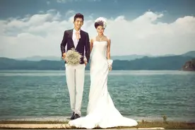 看看老外这样拍婚纱照。。。。图片