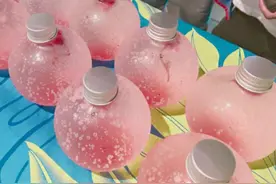 梦幻系饮品！台南粉红汽水「樱花炸弹」爆红图片