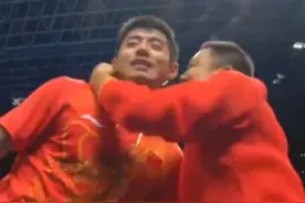 张继科遭遇狂热粉丝趁乱抚摸! 请停住你们的双手理性支持运动员图片