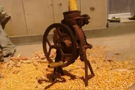 以前的农村人都用这东西把苞米粒摇出来，谁玩过？图片