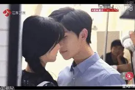 “倾城夫妇”kiss动态图集合，血槽已空，吻戏要不要这么多！图片