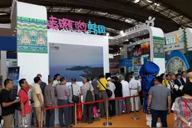 西安旅博会，哪个展馆更漂亮？韩国美女秀书法人气旺！图片
