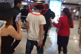 网友说似乎偶遇权志龙，根据以下几点我断定就是权志龙！图片