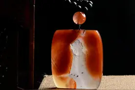 玉雕名家俏色点缀南红冰飘，清雅脱俗写意佛禅艺境！图片