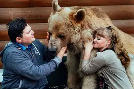 看人家战斗民族的熊孩子，你养什么宠物都弱爆了！图片