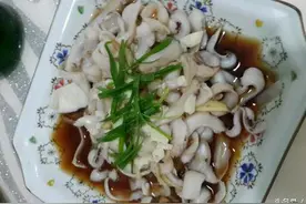 70岁高龄奶奶为孙子做的一餐饭图片
