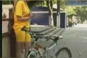 当你在厕所发现爸妈在看你图片