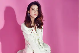 楼佳悦不秀性感玩态度 复古套装尽现雅痞风范图片