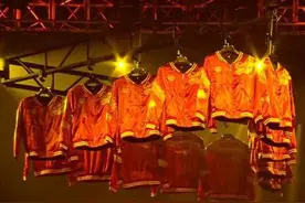 金龙Buff加身！扒一扒历年LPLS系列赛的出征队服图片