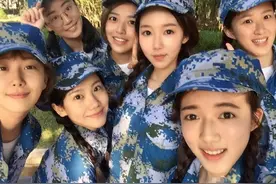 上戏校花班军训照，个个都是养眼的美女，颜值爆表图片