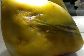 （翡翠赌石秘诀）翡翠原石皮壳的鉴定方法图片