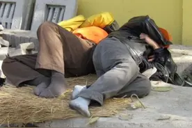 我一直觉得自己不是亲生的，直到父亲去世，我才知道这背后的真相图片