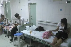 肠中的棍子就是令孩子腹痛的“凶手”，家长要警惕孩子进食意外图片