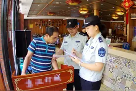 后厨承包人卖潲水 餐馆老板连带被罚款 硚口一虾城被罚1万元图片