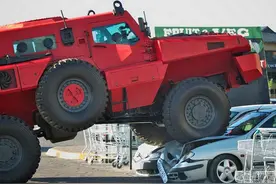 当悍马遇上“她”，悍马开始蛋疼了图片