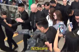 尴尬！韩国郑秀晶姐妹带20个保镖 不料粉丝没保镖多图片