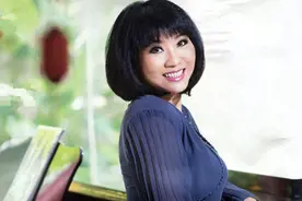 越南八十年代全国最受欢迎的女歌手锦云图片