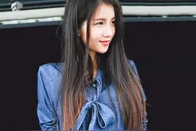 ​胸前的蝴蝶结很吸引人的，甜美又时尚图片