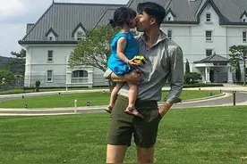 92年超长腿爸爸与可爱女儿的日常！反差萌，太有爱了！图片