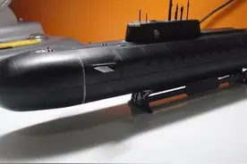 俄罗斯红星：奥斯卡II型核潜艇库尔斯克号图片