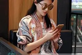 宽松嘻哈棒球外套，潮流元素穿出街头杂志风图片