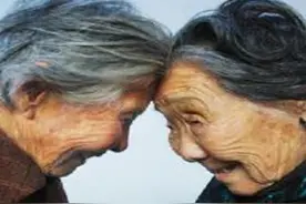 姐妹情深，每一次分别都可能是永久分别，珍惜每一次重逢。图片