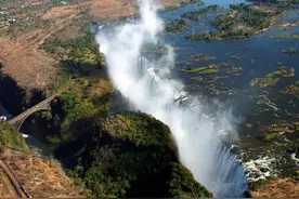 全球最恐怖的游泳池，看得我腿发抖，这是作死的节奏图片