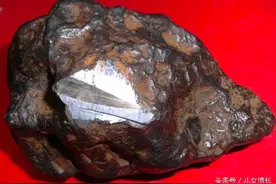 陨石再度成为收藏热点，玻璃陨石多少钱一克？图片