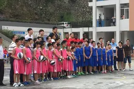 姚明周琦王哲林同框，网友吐槽：周琦+王哲林=姚明图片