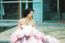 打拼创业错过“追求者”31岁美女老板要找回真爱图片
