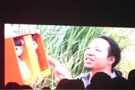 自媒体行业的背后图片