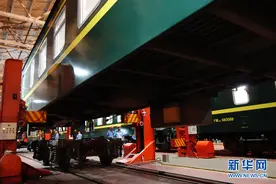 驻守北国门二连浩特的换轮人图片