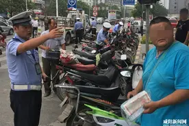 购买摩托要留意 能否上牌问交警图片