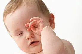 父母注意！孩子爱眨眼小心干眼症图片