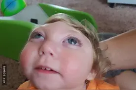 这位妈妈坚持生下无脑畸形宝宝后，2年后证明她的选择是正确的图片