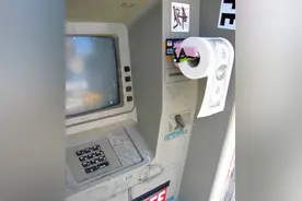 女儿跟爸爸在ATM机前的对话，听完好暖。图片