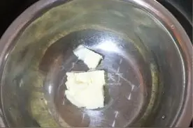 20克黄油隔水加热溶化成液体图片
