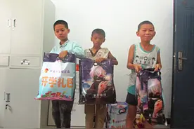 东坡区悦兴镇：金秋开学 礼包相送图片