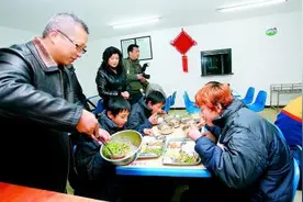 2015年四川各救助站接送1.5万人次流浪孩子回家图片