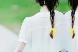 两个女孩的爱情看不到未来图片