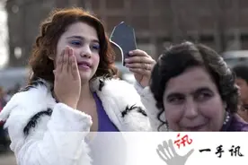 保加利亚新娘集市上演爱情买卖 当地人称新娘市场图片